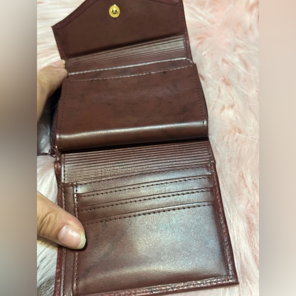 Buxton women's Top Grain Cowhide
Exterior Burgundy Wallet - Picture 8 of 11
